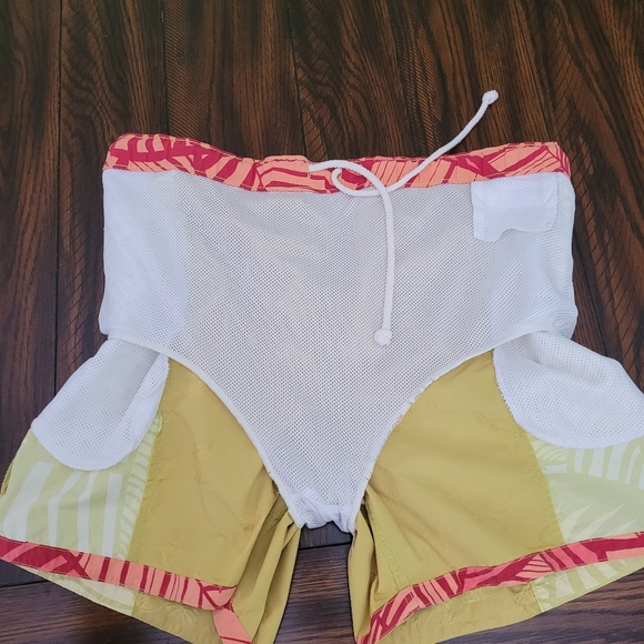 TOMMY BAHAMA Swim Trunks Tropical Print Pockets Yellow Orange Lining Size XL - Picture 9 of 9